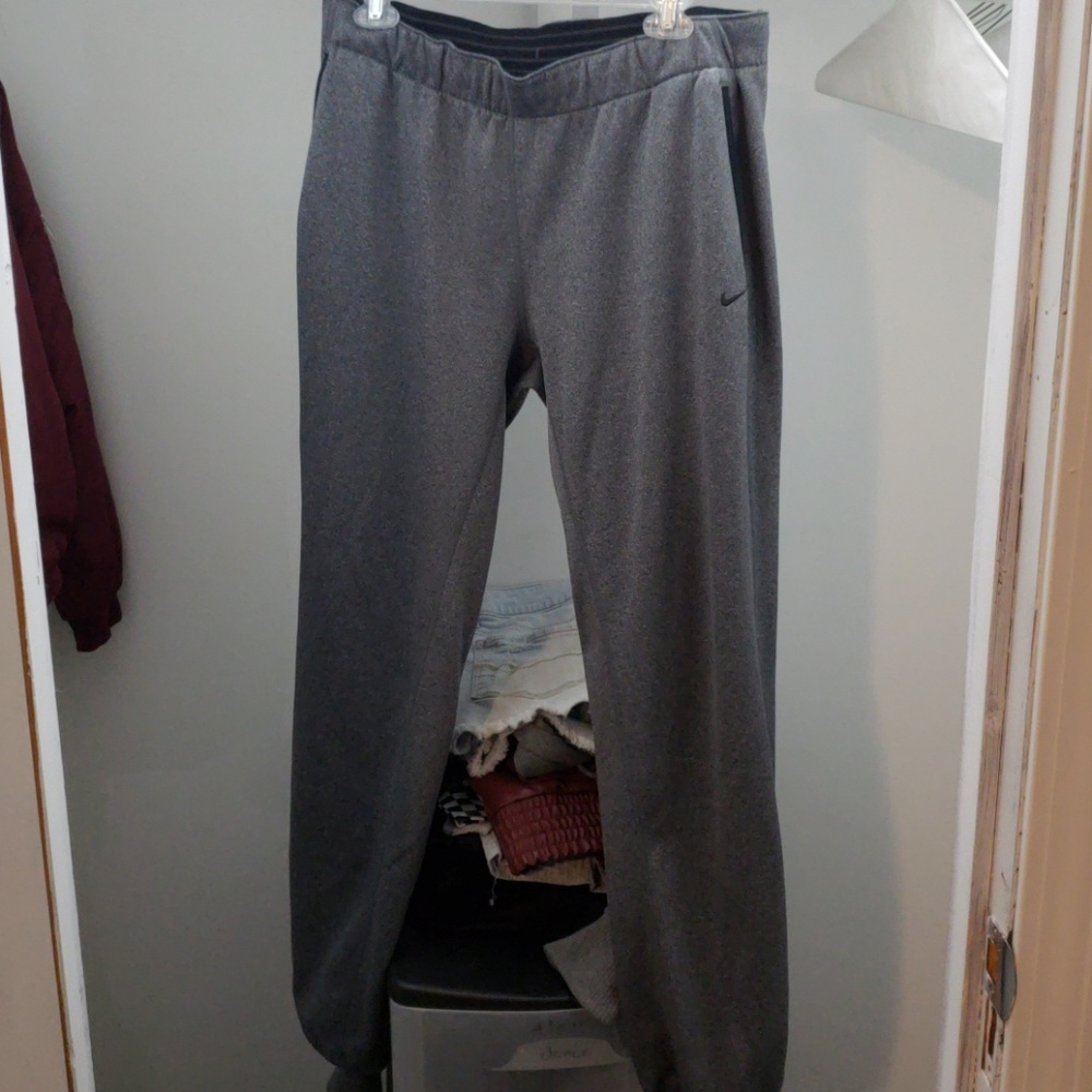 Nike therma-fit sweats